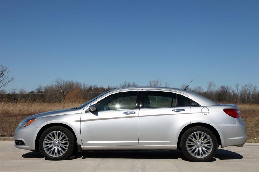  Chrysler 200 2011 года  (фото 45 из 122)